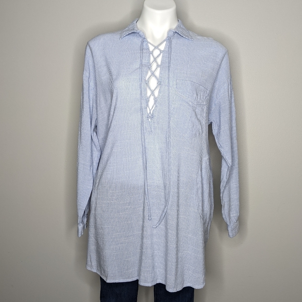 ✨3/$15 Crescent blue white striped oversized lace up top S